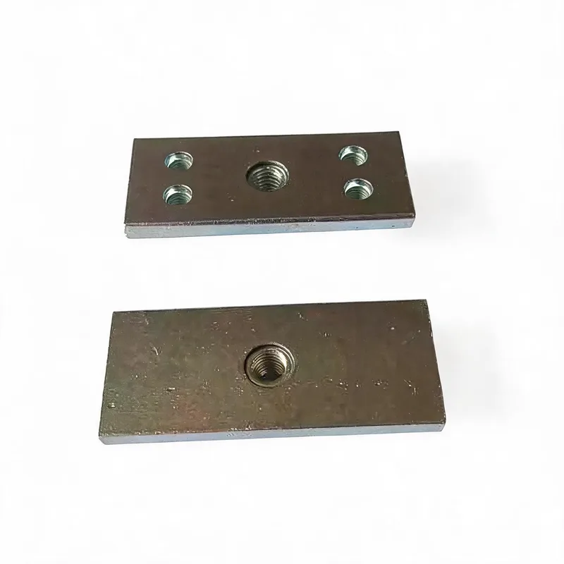 WQL-C welded base plate — angled view, zinc-plated steel — DIN 3015