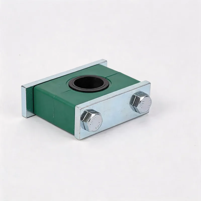 WQL·G30 shockproof plastic pipe clamp — angled view, rubber-lined plastic — DIN 3015-1, ø16–108 mm