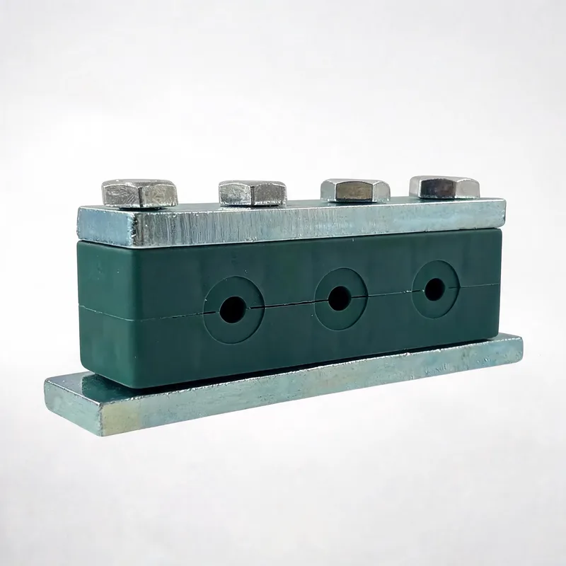 WQH 3-hole outer-hex plastic pipe clamp — angled view, plastic body — DIN 3015-2, ø14–108 mm